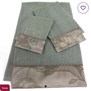 Paradisio By Shelly Kline Decorative 3 Piece Towel Set. Hand, Bath and Fingertip